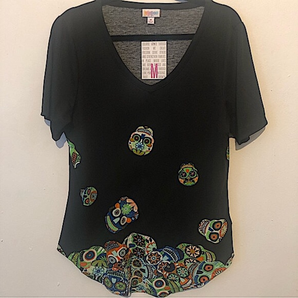 Lularoe skull shirt sz M NWT